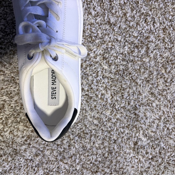 Steve Madden Sneakers Size 8 - Picture 8 of 8